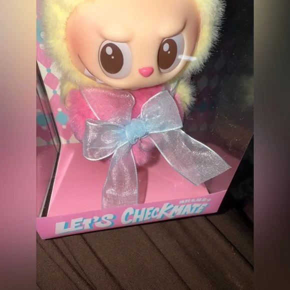 Let's Checkmate Queen Vinyl Plush Labooboos Monsters - Picture 2 of 8